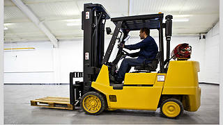 SafetyBytes® Forklift Safety: Changing the LP Tank 
