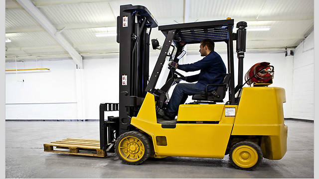 SafetyBytes® Forklift Safety: Changing the LP Tank 
