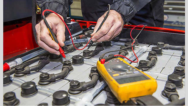 <mark>Safety</mark>Bytes® Forklift <mark>Safety</mark>: Operational Inspection for Battery-Powered Engines